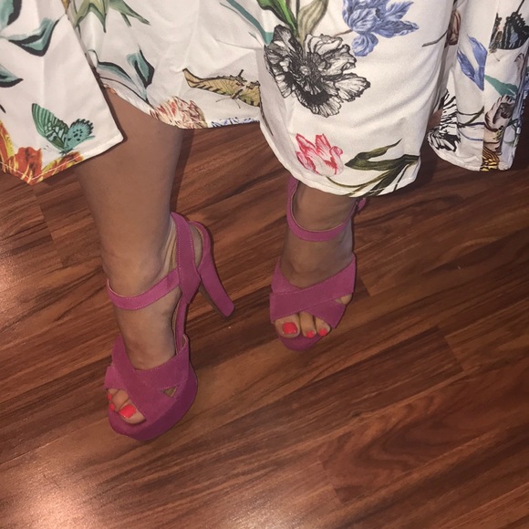 Heels - Picture 4 of 4